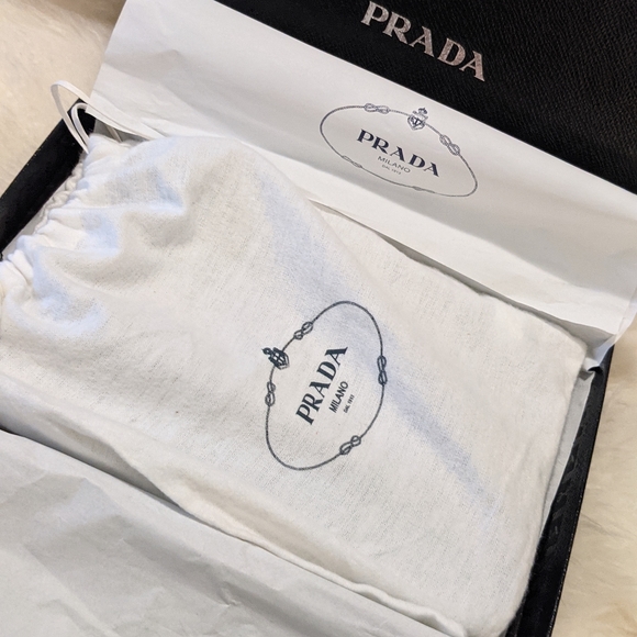 Prada wristlet Authentic - Picture 5 of 9